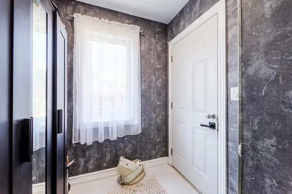 19 Troy ST, Mississauga, ON L5G 1S6