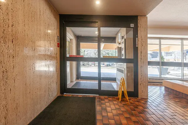 31 Four Winds DR #510, Toronto W05, ON M3J 1K9