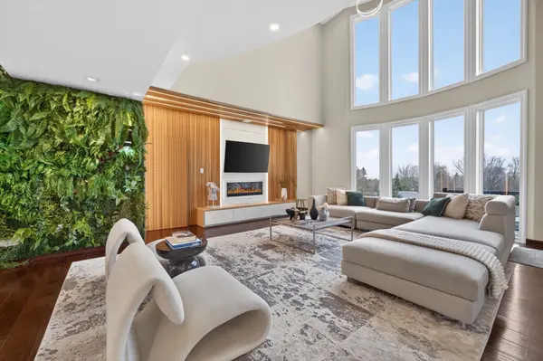 237B Main ST W, Grimsby, ON L3M 1S1