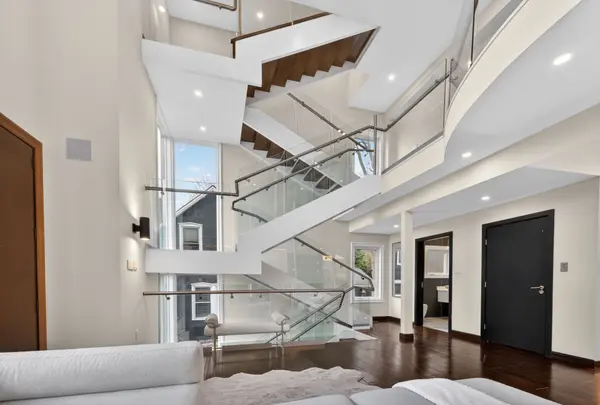 237B Main ST W, Grimsby, ON L3M 1S1