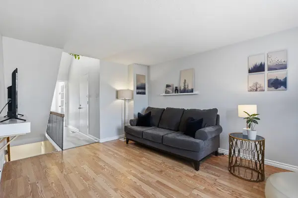 45 Tedwyn DR, Barrhaven, ON K2J 1P9