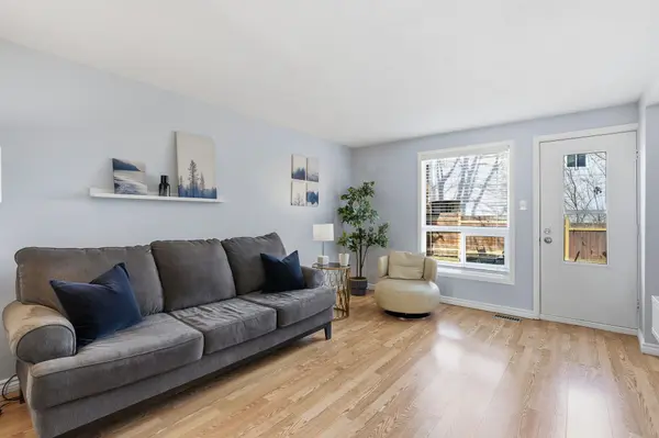 45 Tedwyn DR, Barrhaven, ON K2J 1P9