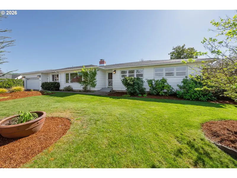 1025 NW BASCO AVE, Roseburg, OR 97471