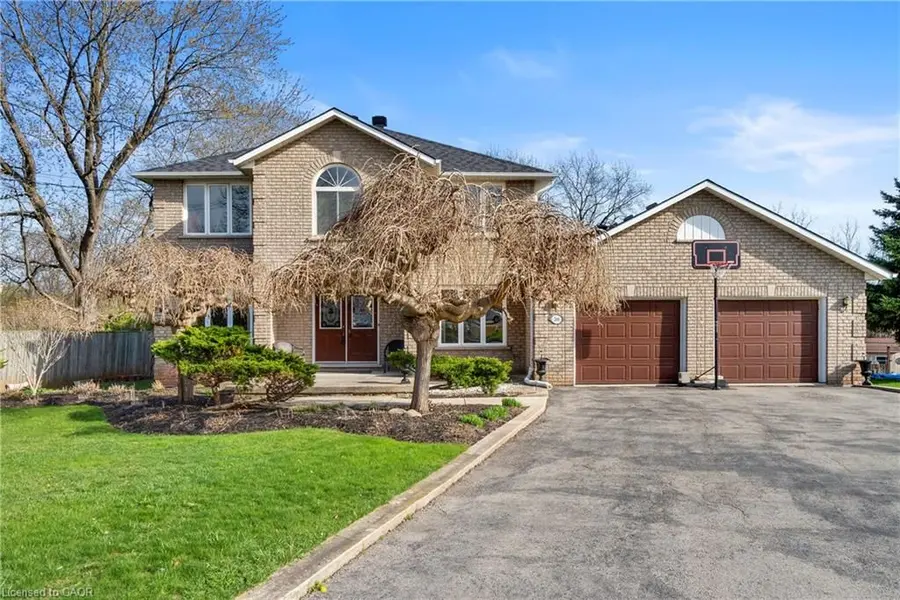 266 Sumach DR, Burlington, ON L7T 0B5