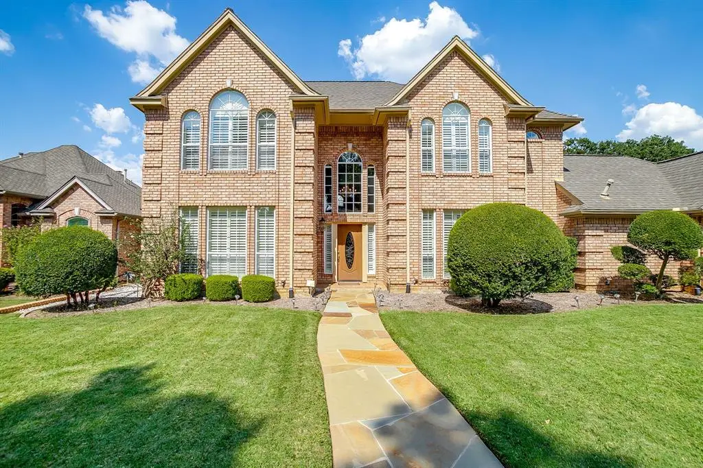 2801 Pomponessett Drive, Arlington, TX 76001