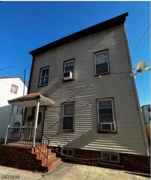 148 Barclay St, Paterson City, NJ 07503
