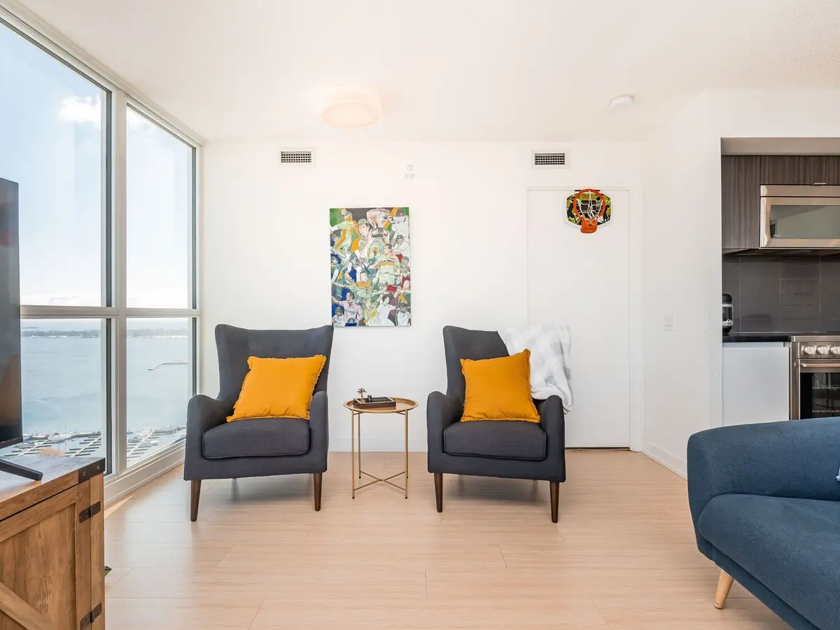 75 Queens Wharf RD #4001, Toronto C01, ON M5V 0J8