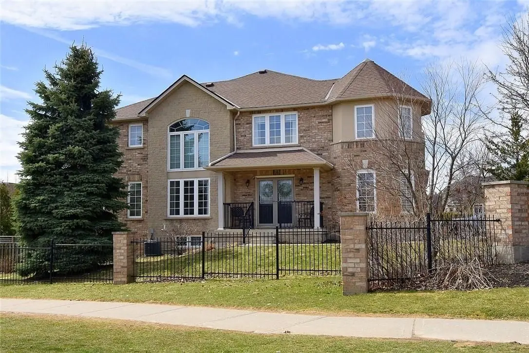 39 Panabaker DR #7, Hamilton, ON L9G 0A2