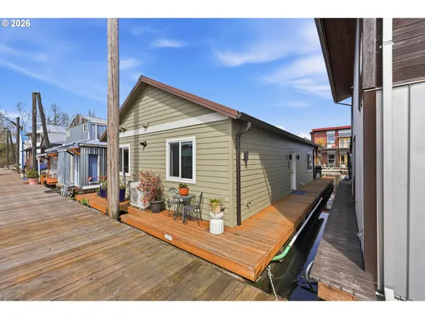 34326 JOHNSONS LANDING RD #A-5, Scappoose, OR 97056