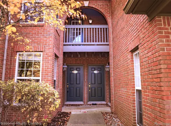 28414 CARLTON WAY DR, Novi, MI 48377