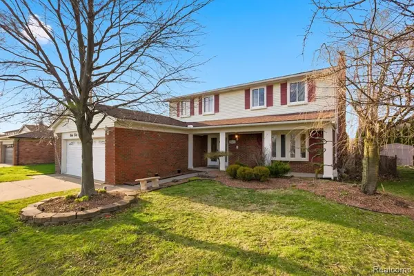 16213 Haverhill DR, Macomb Township, MI 48044