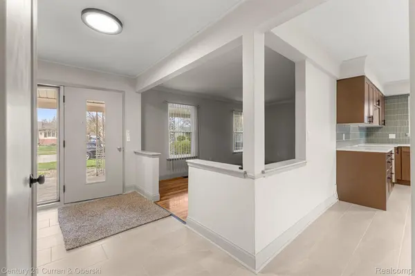 12215 Manor DR, Southgate, MI 48195