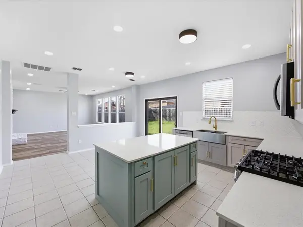 137 Heritage Drive, Crowley, TX 76036