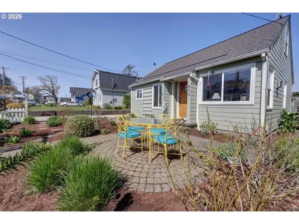 830 17TH AVE, Seaside, OR 97138