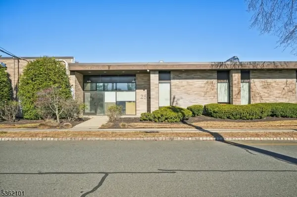 25 E Willow St, Unit A, Millburn Twp., NJ 07041