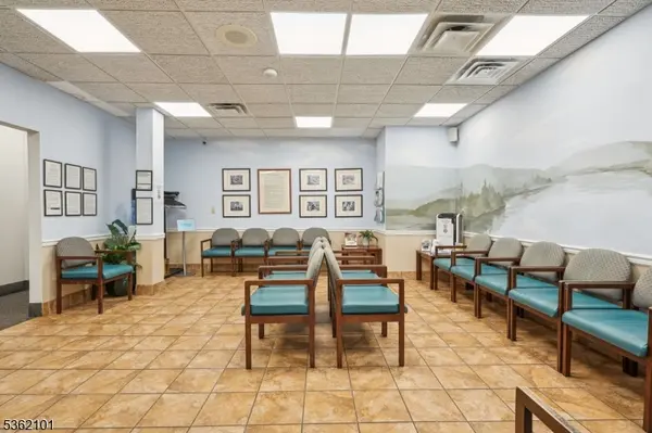 25 E Willow St, Unit A, Millburn Twp., NJ 07041