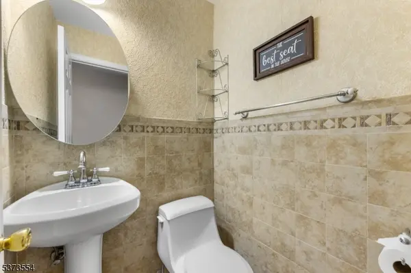 46 Dorchester Ct, Hillsborough Twp., NJ 08844