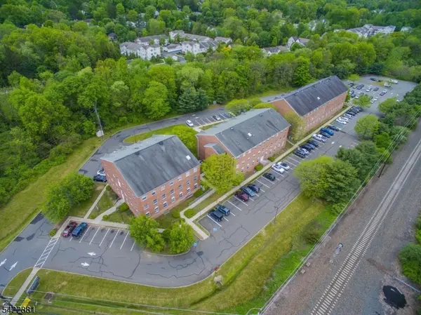 63 Beaverbrook Rd, Lincoln Park Boro, NJ 07035