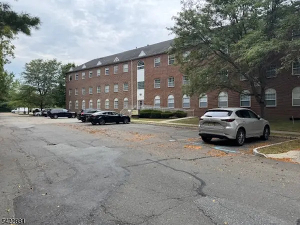 63 Beaverbrook Rd, Lincoln Park Boro, NJ 07035