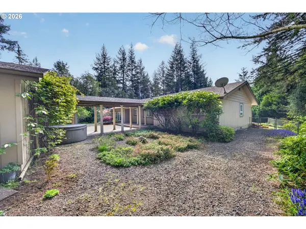 58492 GARDEN VALLEY RD, Coquille, OR 97423