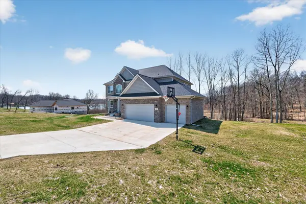 126 Parker LN, Ortonville, MI 48462