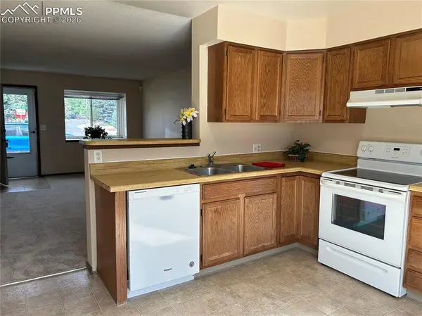 7612 Clover Hill DR, Colorado Springs, CO 80920