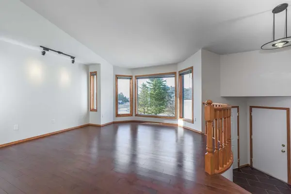 137 Arbour Ridge HTS NW, Calgary, AB T3G3Z1