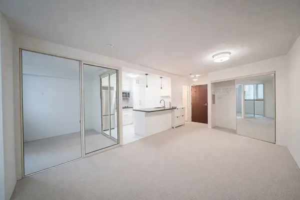 1055 Bay ST #713, Toronto C01, ON M5S 3A3