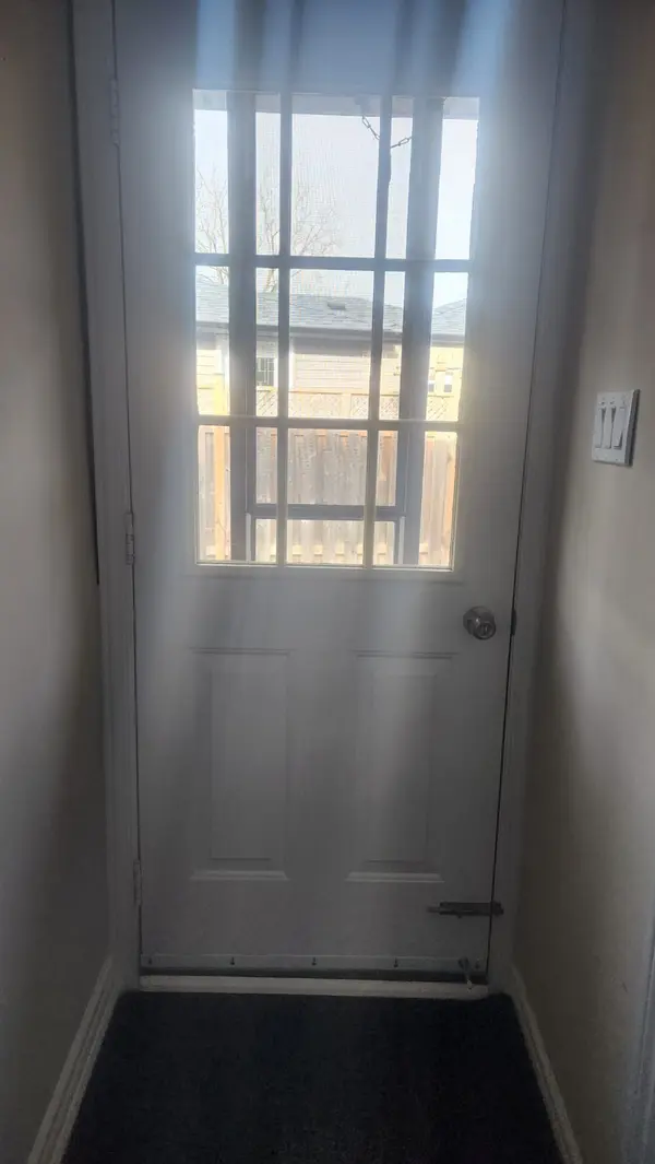 39 Lawrie RD #Bsmnt, Ajax, ON L1S 3A1