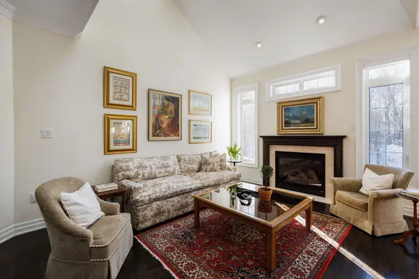 463 Crossing Bridge PL, Aurora, ON L4G 7N1