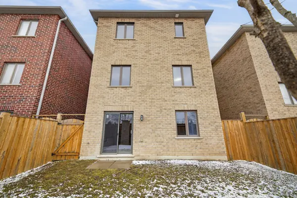 17 BEDFORD ESTATES CRES, Barrie, ON L4N 9K5