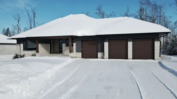 15 Byers ST, Springwater, ON L9X 2A3