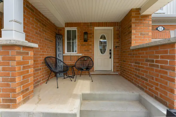 55 Hatt CT, Milton, ON L9E 1G7