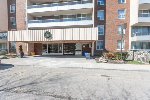 31 Four Winds DR #510, Toronto W05, ON M3J 1K9