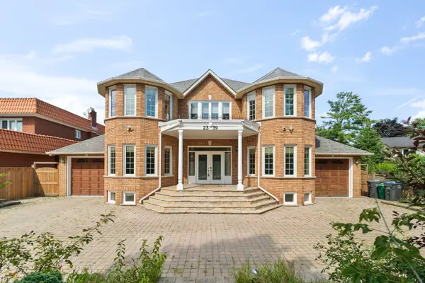 2339 Glengarry RD, Mississauga, ON L5C 1Y1