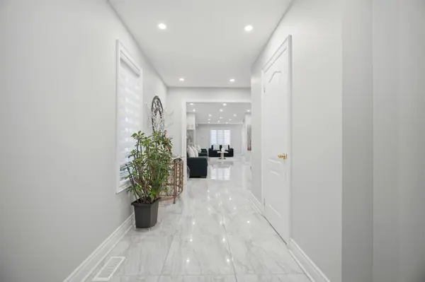 16 Flower TRL, Brampton, ON L6P 1P1