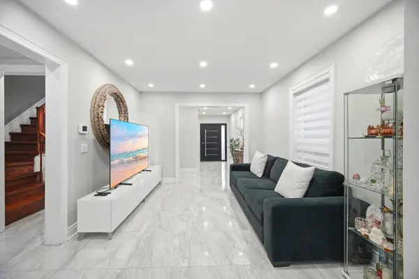 16 Flower TRL, Brampton, ON L6P 1P1