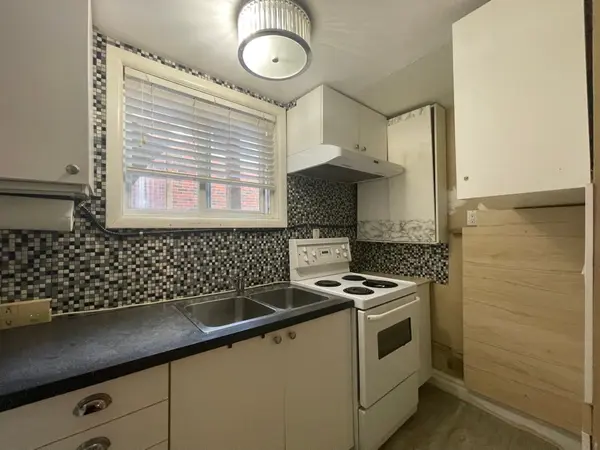 176 Fennell AVE E #2, Hamilton, ON L9A 1S3