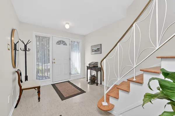 2521 Flannery DR, Billings Bridge - Riverside Park And Area, ON K1V 9R5