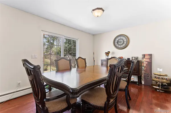 579 Fox River DR, Bloomfield Charter Township, MI 48304