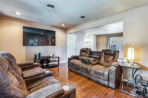 2605 Carten Street, Fort Worth, TX 76112