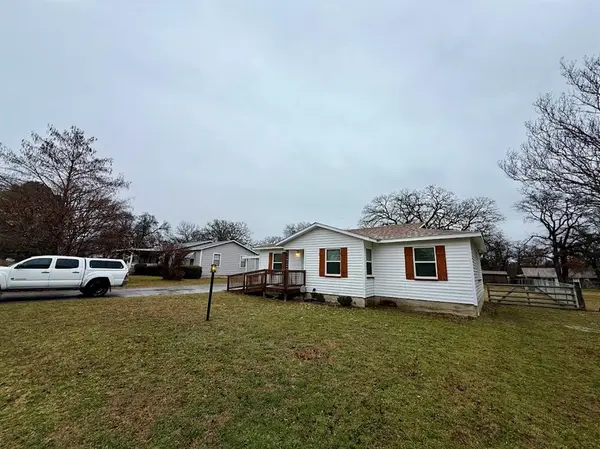 133 Gordon Drive, Azle, TX 76020