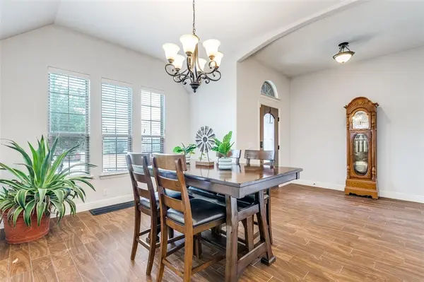 513 Thompson Drive, Van Alstyne, TX 75495