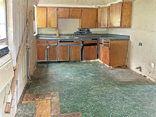 2751 Moffatt Avenue, Dallas, TX 75216