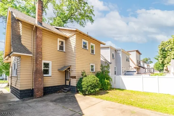 68 Richelieu Pl, Newark City, NJ 07106