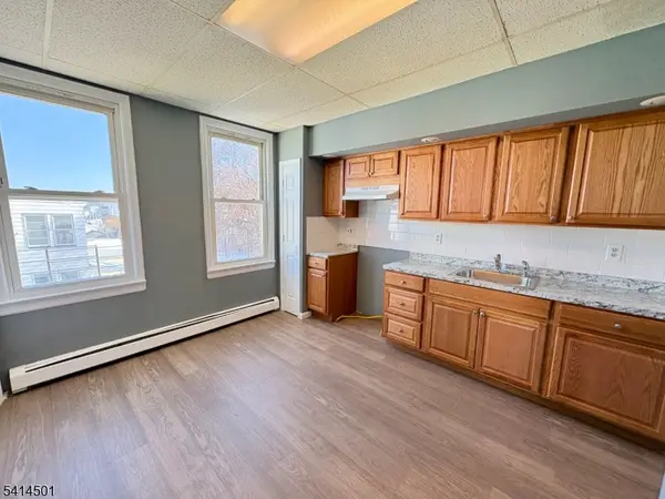 28 Davis Ave, Kearny Town, NJ 07032