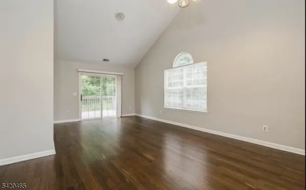 12 Oak Point Dr, Hamburg Boro, NJ 07419