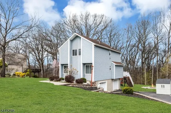 40 Blossom Rd, Hampton Boro, NJ 08827