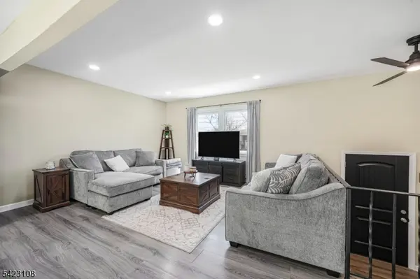 35 Zinnia Dr, Vernon Twp., NJ 07418