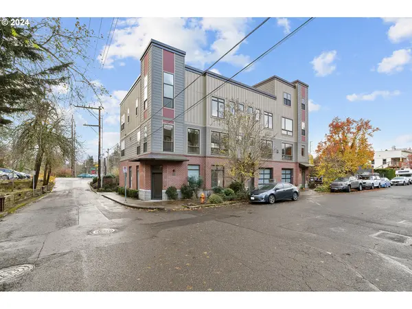 3412 SW Moss ST, Portland, OR 97219